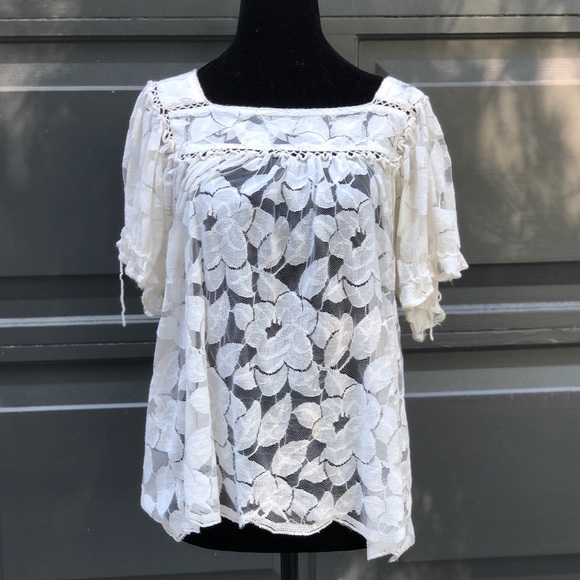 trulli Tops - 🍒SOLD Trulli Ivory Sheer Lace Top Medium EUC